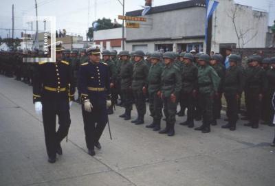 Desfile militar en Av. Alberdi