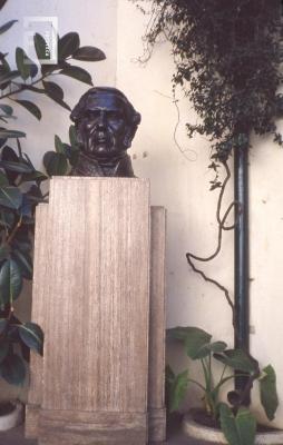 Casa del Acuerdo. Busto de Urquiza