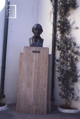 Casa del Acuerdo. Busto de Alberdi