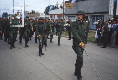 Desfile militar en Av. Alberdi