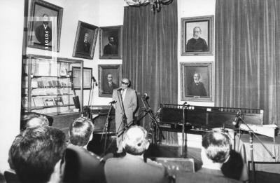 G. S. Chervo disertando en Museo