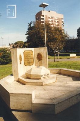 Monumento a Eva Perón, Plaza Mitre