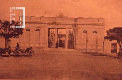 Cementerio, entrada, año 1905