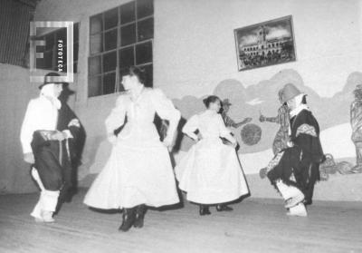 Cuerpo de Danzas en fiesta tradicionalista
