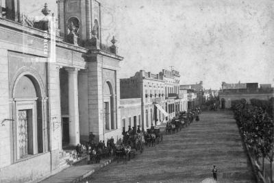 Calle Mitre frente a la iglesia. Servicio fúnebre