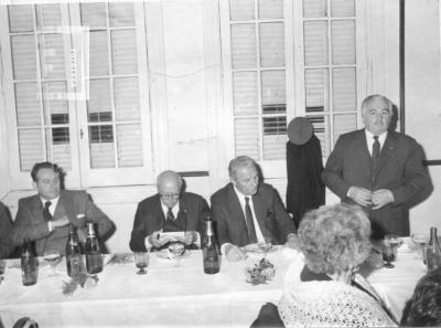 Duilio Cámpora, vicepresidente del Instituto Belgraniano de San Nicolás, usa de la palabra durante cena de esa institución en Club Social