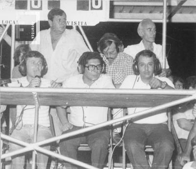 Periodistas nicoleños durante transmisión de Básquet. Sansalone, Guarc, Nápoli y Scaglione