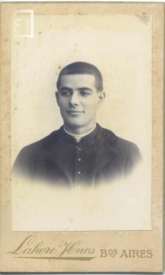 Retrato de sacerdote