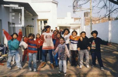 Casa del Niño, grupo de niños en patio