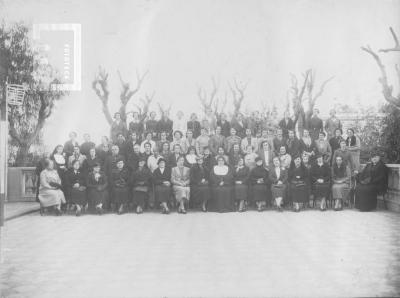Grupo de damas con religiosas