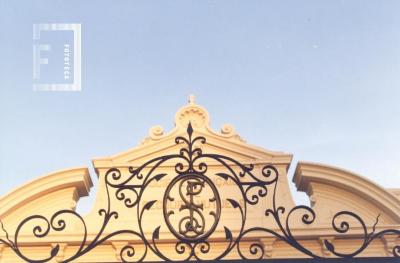 Frente del edificio de la Sociedad Francesa, inaugurado el 14 de julio de 1899.