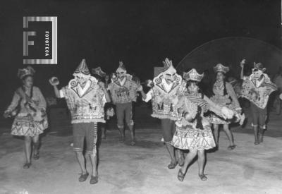 Danza folclórica en Anfiteatro