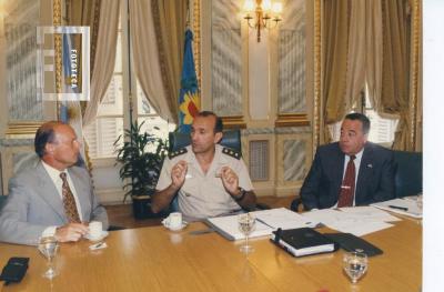 Autoridades en la reunión celebrada en la Gob. Bonaerense, para ultimar detalles del desfile del 4 de abril en San Nicolás