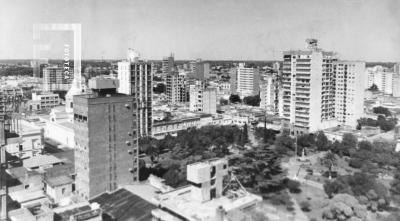 Vista de San Nicolás desde edificio, Plaza Mitre en primer plano
