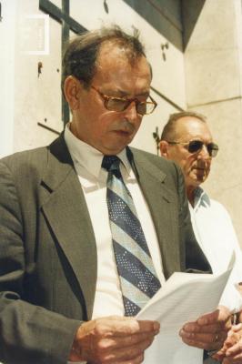 Homenaje al Poeta César Carlos Bustos en el Cementerio. Habla Juan R. Arburua