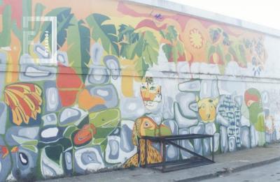 Mural pintado por alumnos de la Escuela de Arte en pared calle de San Nicolás