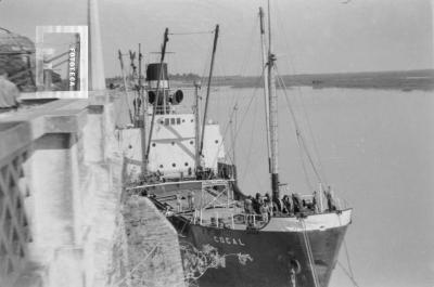 Puerto de Embarcaderos con barco