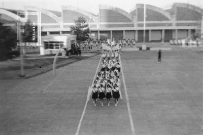 Desfile en ENET Nº 1