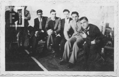 Bahía Blanca. Grupo al lado de la cancha