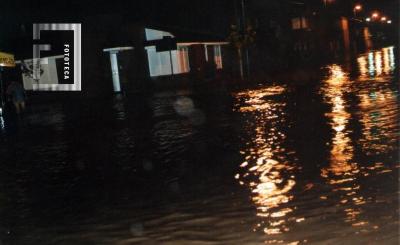 Calle 9 de Julio entre Leon Guruciaga y Alberdi, inundación de 2002