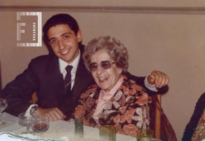 Jorge Baldarenas y su tia. Navidad de 1982