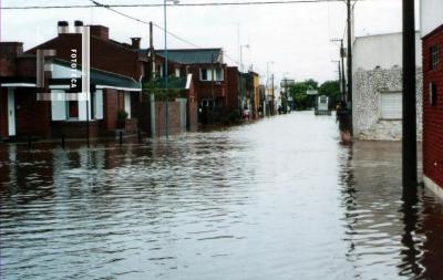 Calle 9 de Julio entre Leon Guruciaga y Alberdi, inundación de 2002