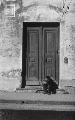 Puerta de la casa de la familia Arámburu. Italia 145