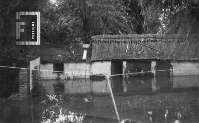 Casa ubicada en calle Lavalle y Av. Costanera. Creciente de marzo de 1966