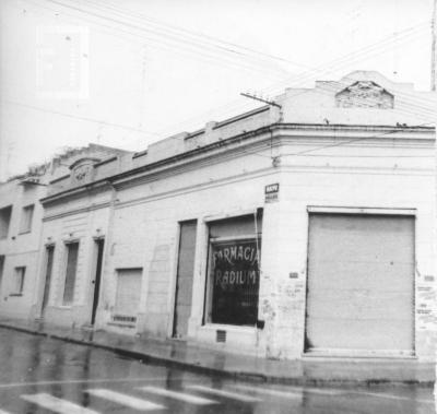 Esquina Sur de Maipú y Nación, Farmacia //Radium//