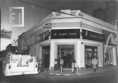 Esquina Norte de Francia y Mitre, nocturno