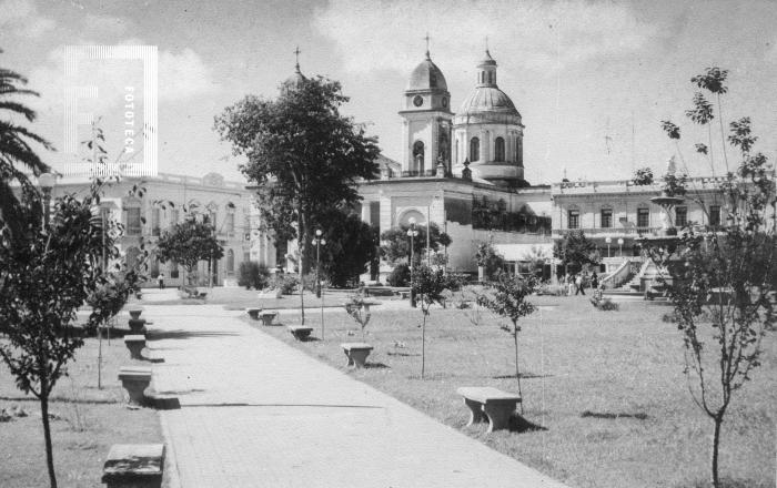 Plaza Mitre vista desde Belgrano y Sarmiento