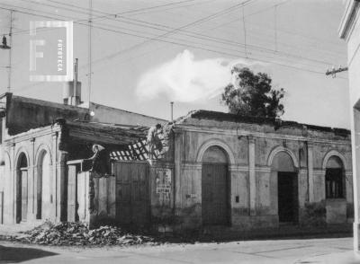 Casa sin ochava en San Martin y Lavalle en demolicion. Esq. Sur