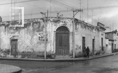 Alem y Garibaldi, esquina sur, luego farmacia Carignani