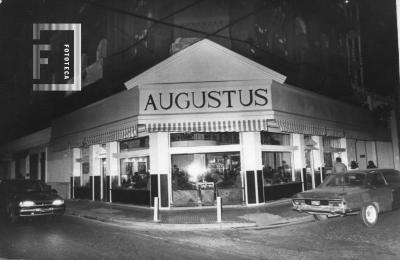 Confitería "Augustus" esquina Sur de Italia y Nación, nocturno