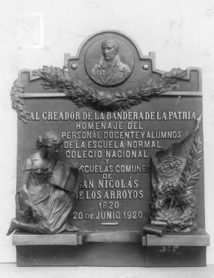 Placa homenaje a Belgrano de escuelas de San Nicolás