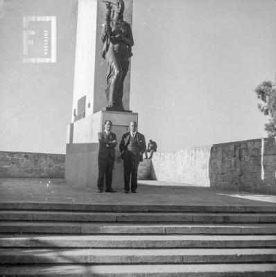 Sr. Cóccaro y José de la Torre en Monumento a Azopardo