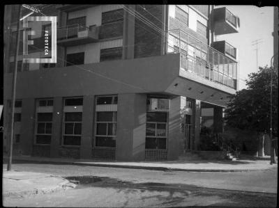 Edificio nuevo de Sarmiento y Belgrano, esquina Norte