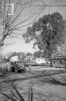 Camión en Guruciaga casi Aguiar, detrás se ve la casa que perteneció a D. Ballestero, donde funcionó la Subdelegación de Marina en 1854