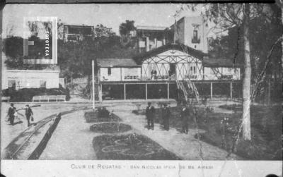 Reproducción antiguo chalet Club de Regatas con jardines y gente