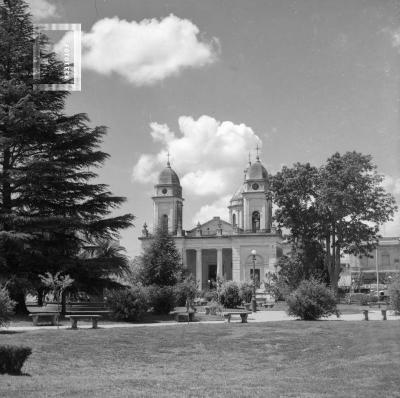 Plaza Mitre y Catedral (sin estatua del patrono), c. 1970
