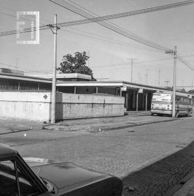 Estación terminal de ómnibus, desde calle Garibaldi, década 1970