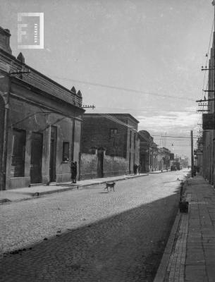 Calle Garibaldi desde la esquina de la cortada del mercado hacia 25 de Mayo