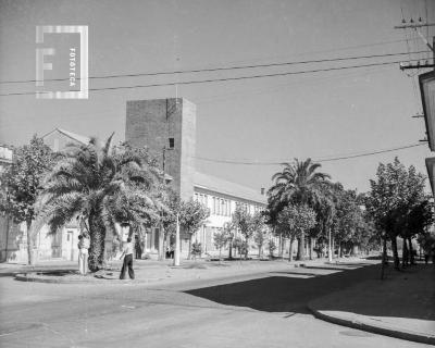 ENET No. 1 (ex Escuela Industrial), con jardines Av. Moreno