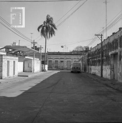 Estación terminal de ómnibus, desde cortada hacia calle Garibaldi, década 1970