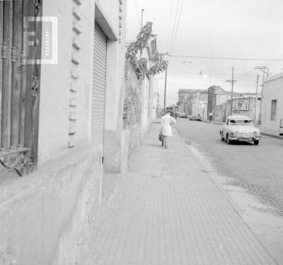 Calle Ameghino hacia 25 de Mayo. César A. Bustos yendo a la escuela