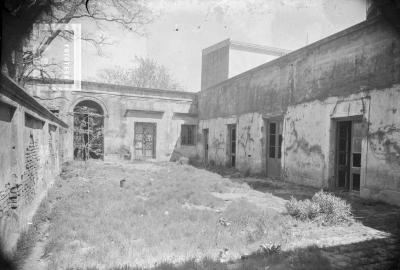 Casa donde nació el poeta Horacio Rega Molina (patio)