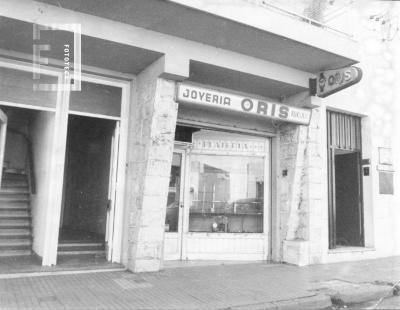 Joyería //Oris//, calle 25 de Mayo entre Nación y Pellegrini, vereda par