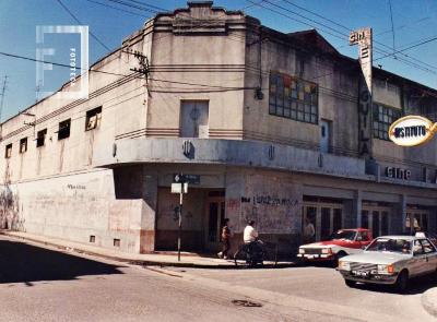 Cine El Águila, Mitre y Francia, esquina sur.