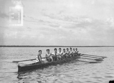 Bote ocho del Club de Regatas