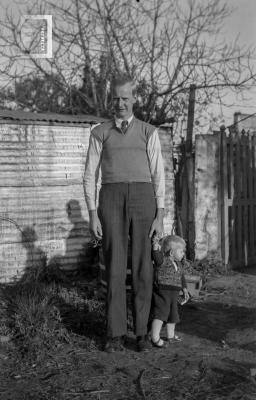 Wilhelm Buijs y su hermano, en antiguas Aguas Corrientes